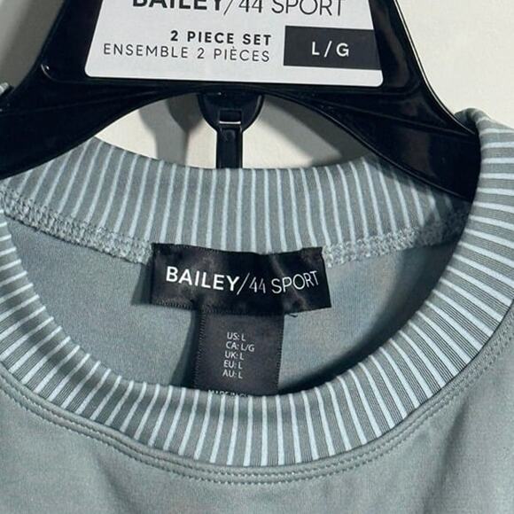 Bailey 44 two piece workout set NWT size large Blue/Grey - Picture 4 of 5